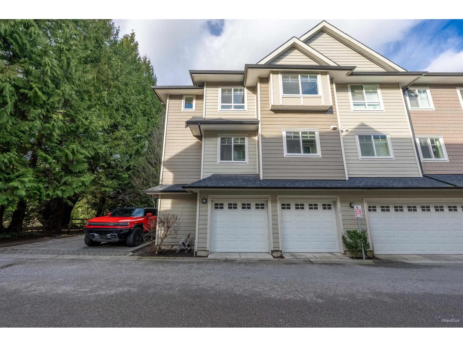 24 14285 64 AVENUE photo 2