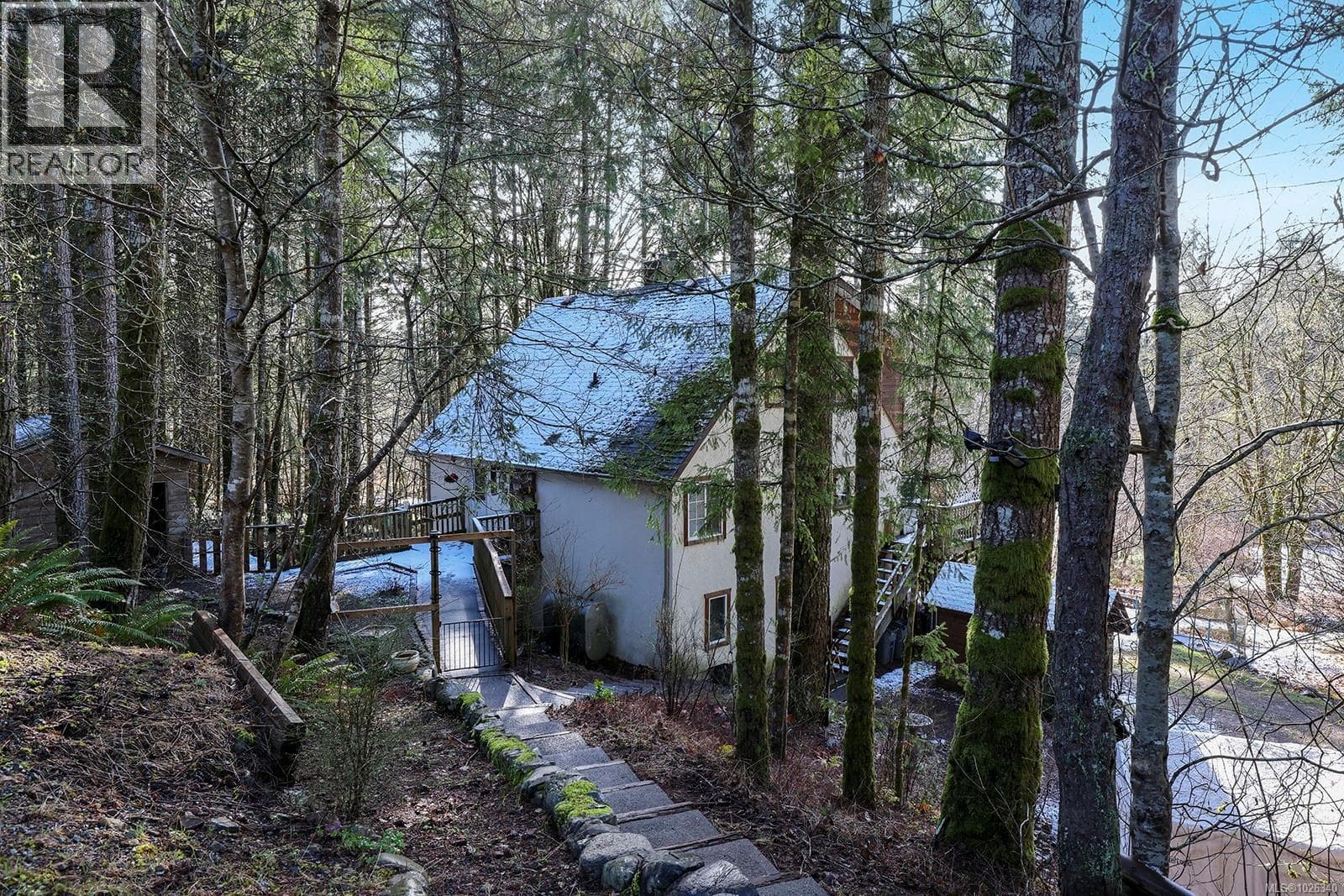 4026 MacAulay Rd photo 2