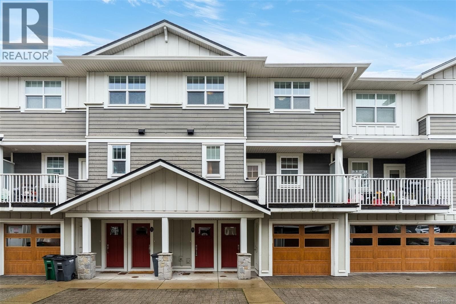 4 bed 4 bath single family at 13 3356 Whittier Ave — $914,900