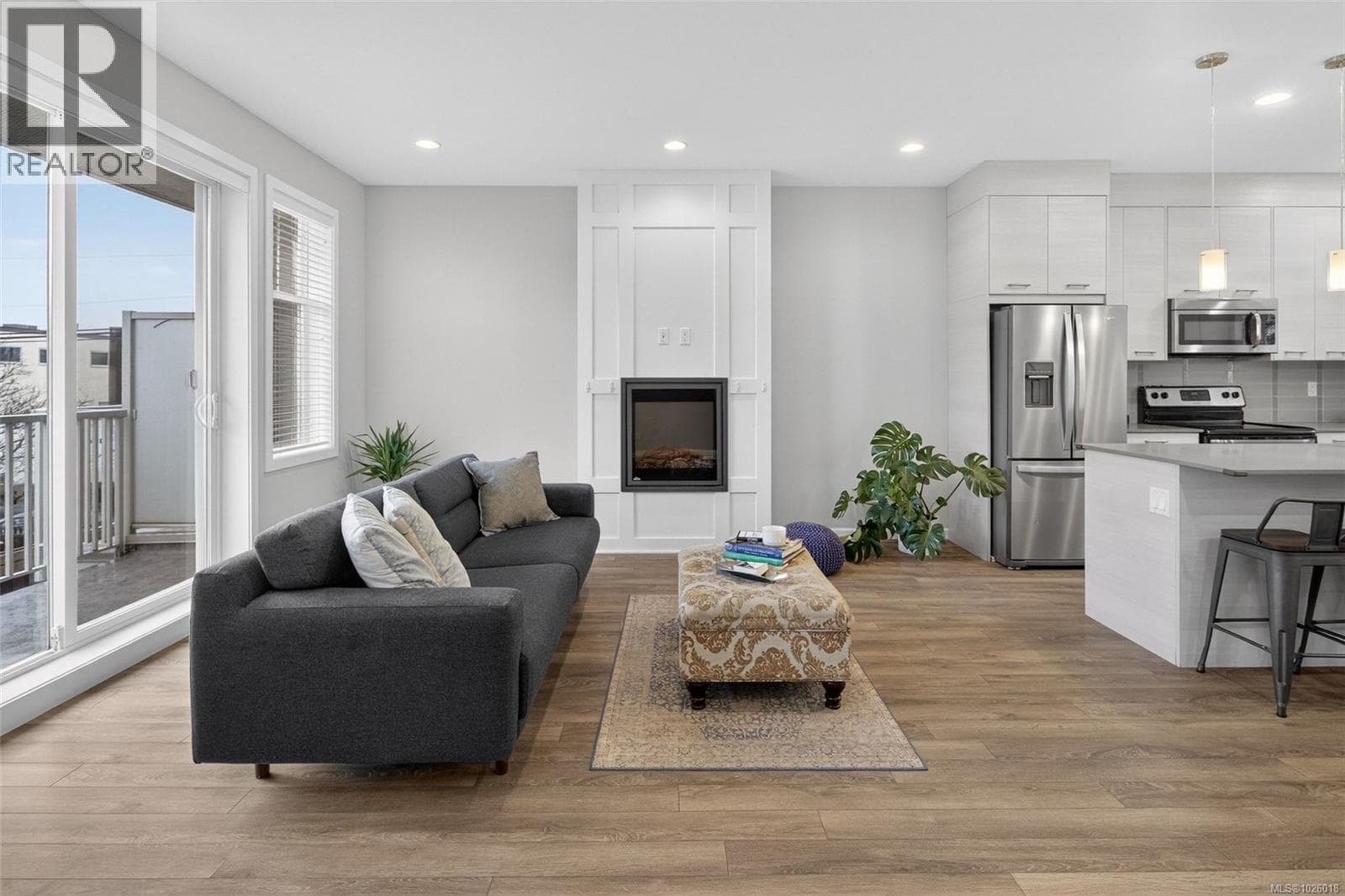 13 3356 Whittier Ave photo 4