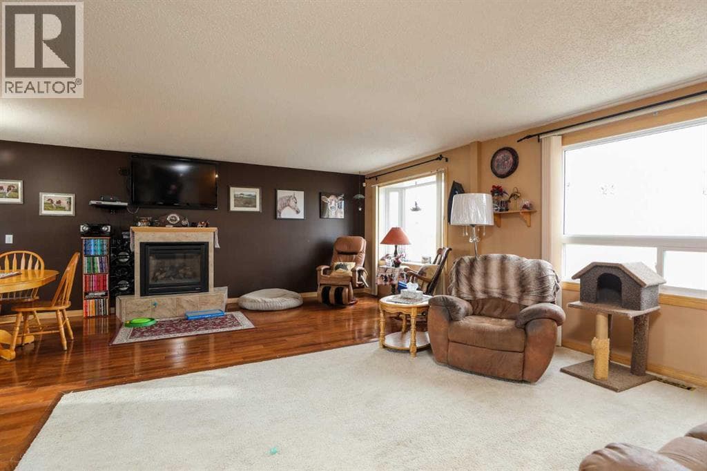 210 MacEwan Street — photo 2