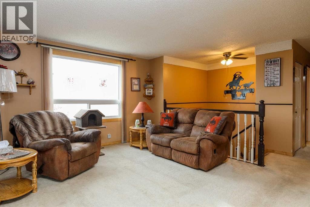 210 MacEwan Street — photo 4