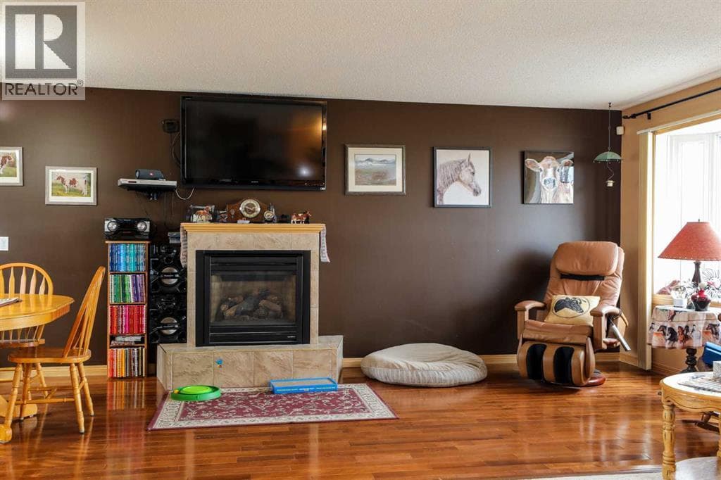 210 MacEwan Street — photo 3