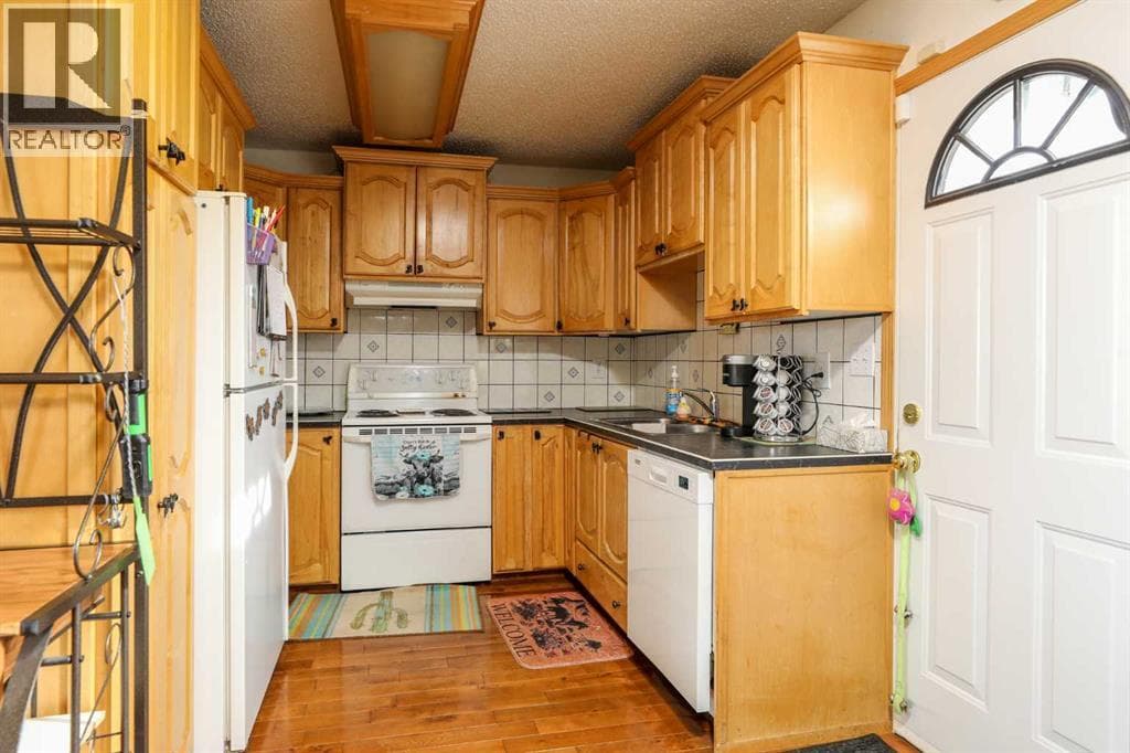 210 MacEwan Street — photo 5
