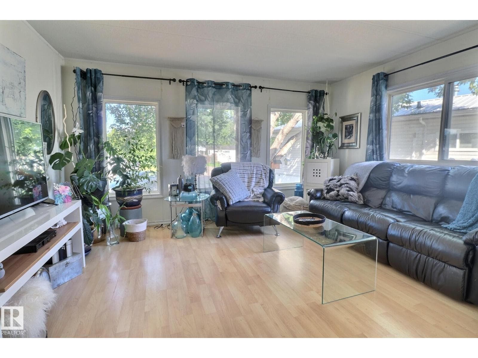 2 bed 1 bath single family at 289 Juniper CR NW — $60,000
