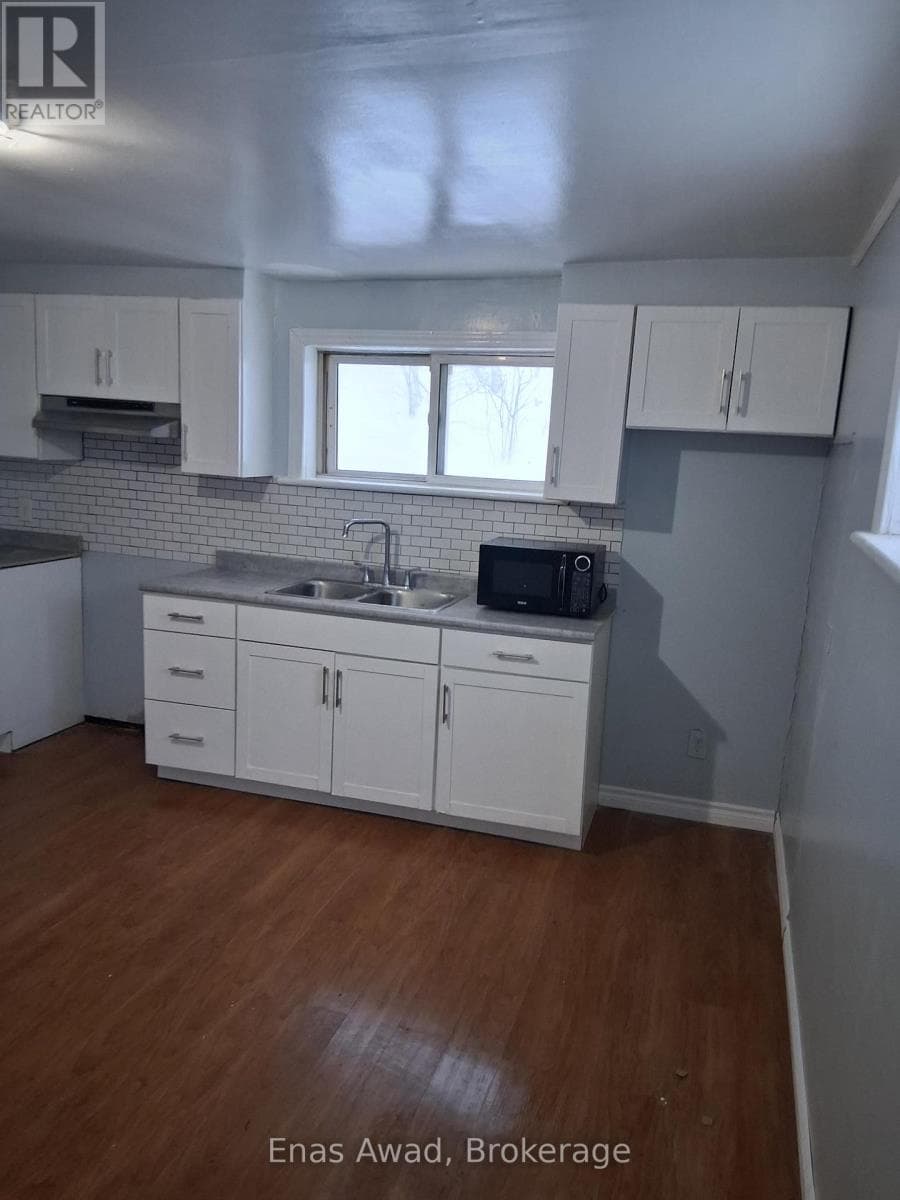 633 KINGSWAY photo 2