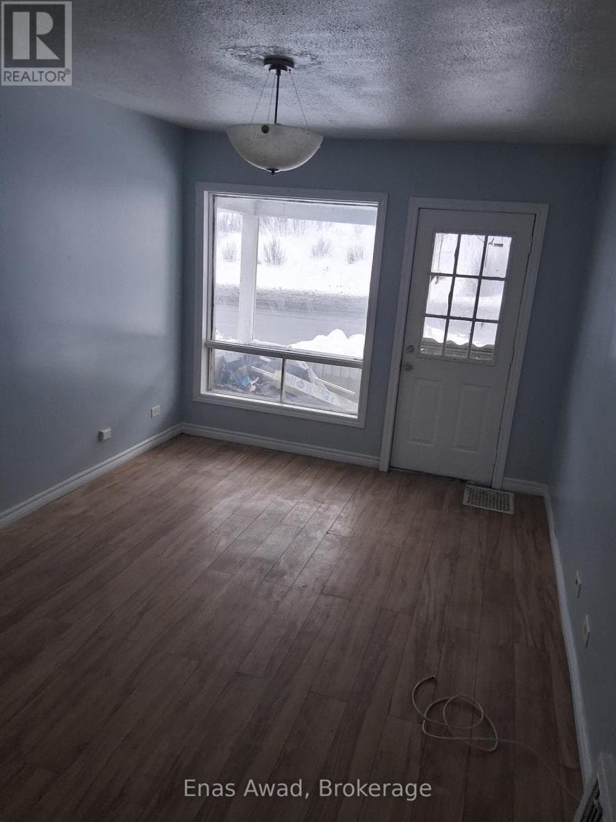633 KINGSWAY photo 4