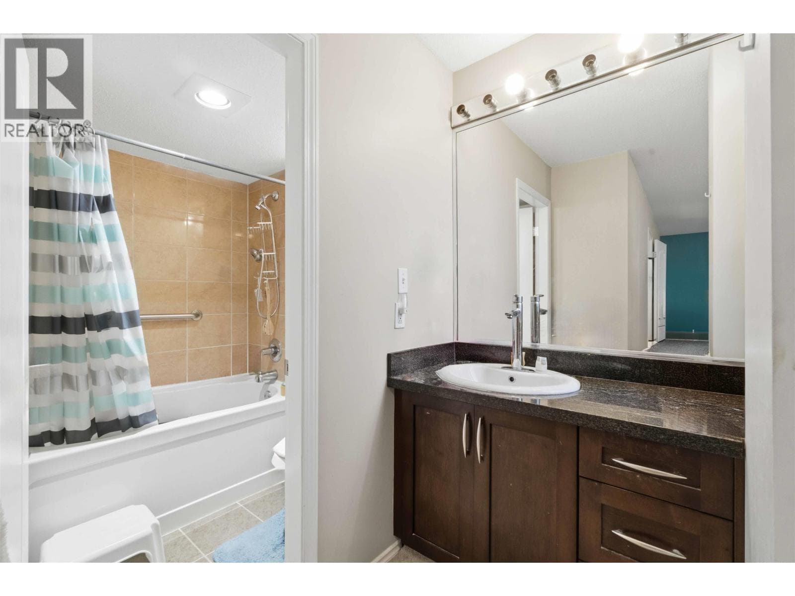 601 1135 QUAYSIDE DRIVE photo 5