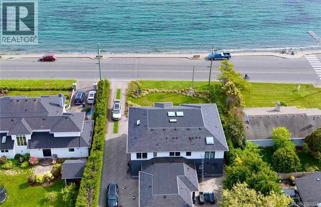 4 bed 5 bath single family at 418 Beach Dr — $5,880,000