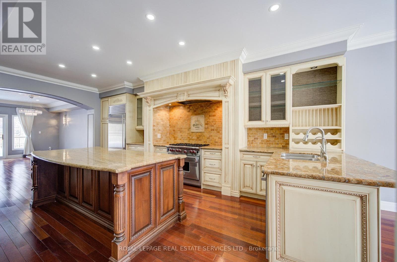 115 ST LAWRENCE DRIVE photo 4