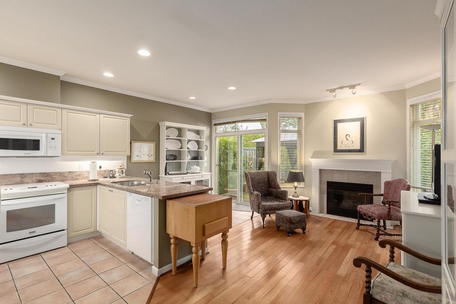 74 14909 32 AVENUE photo 4