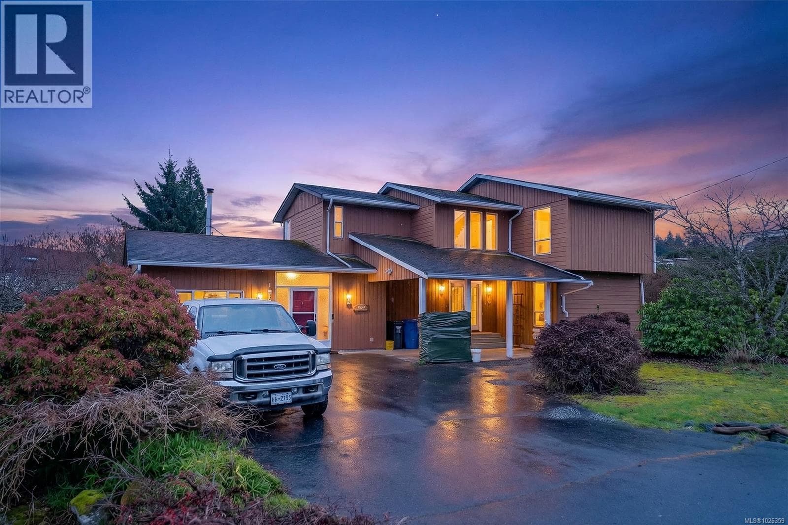 3 bed 3 bath single family at 10875 Grandview Rd — $725,000