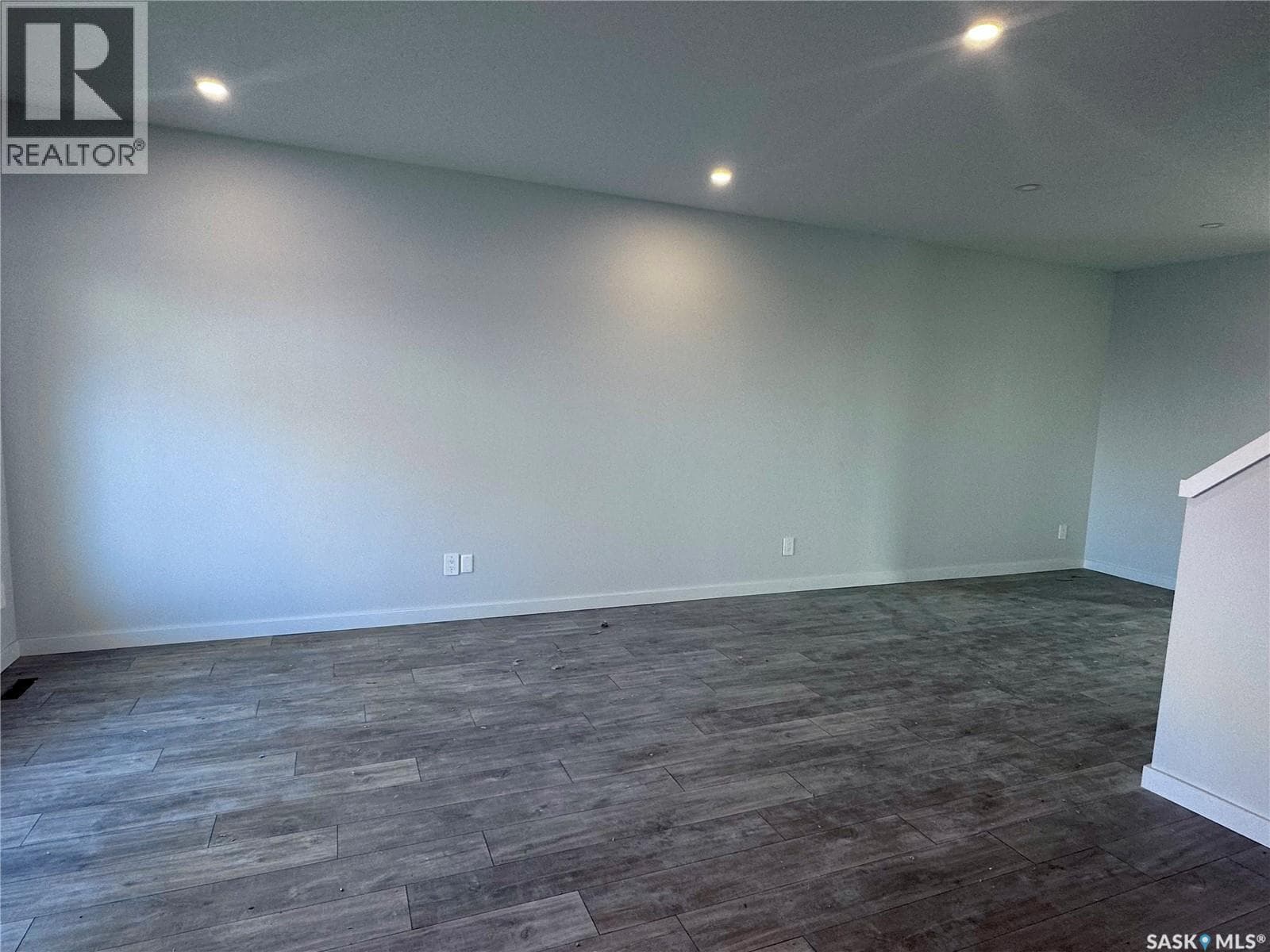 1123 Camden GARDENS — photo 3