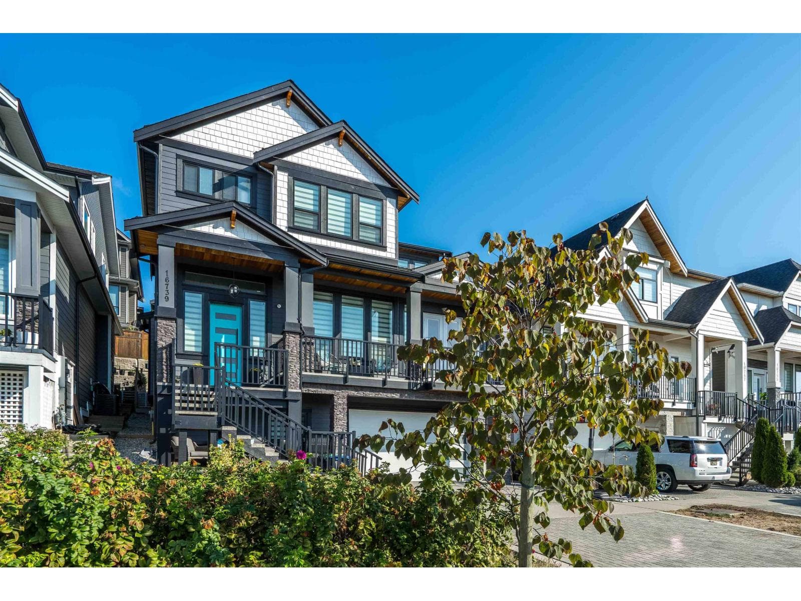 16739 16A AVENUE photo 3