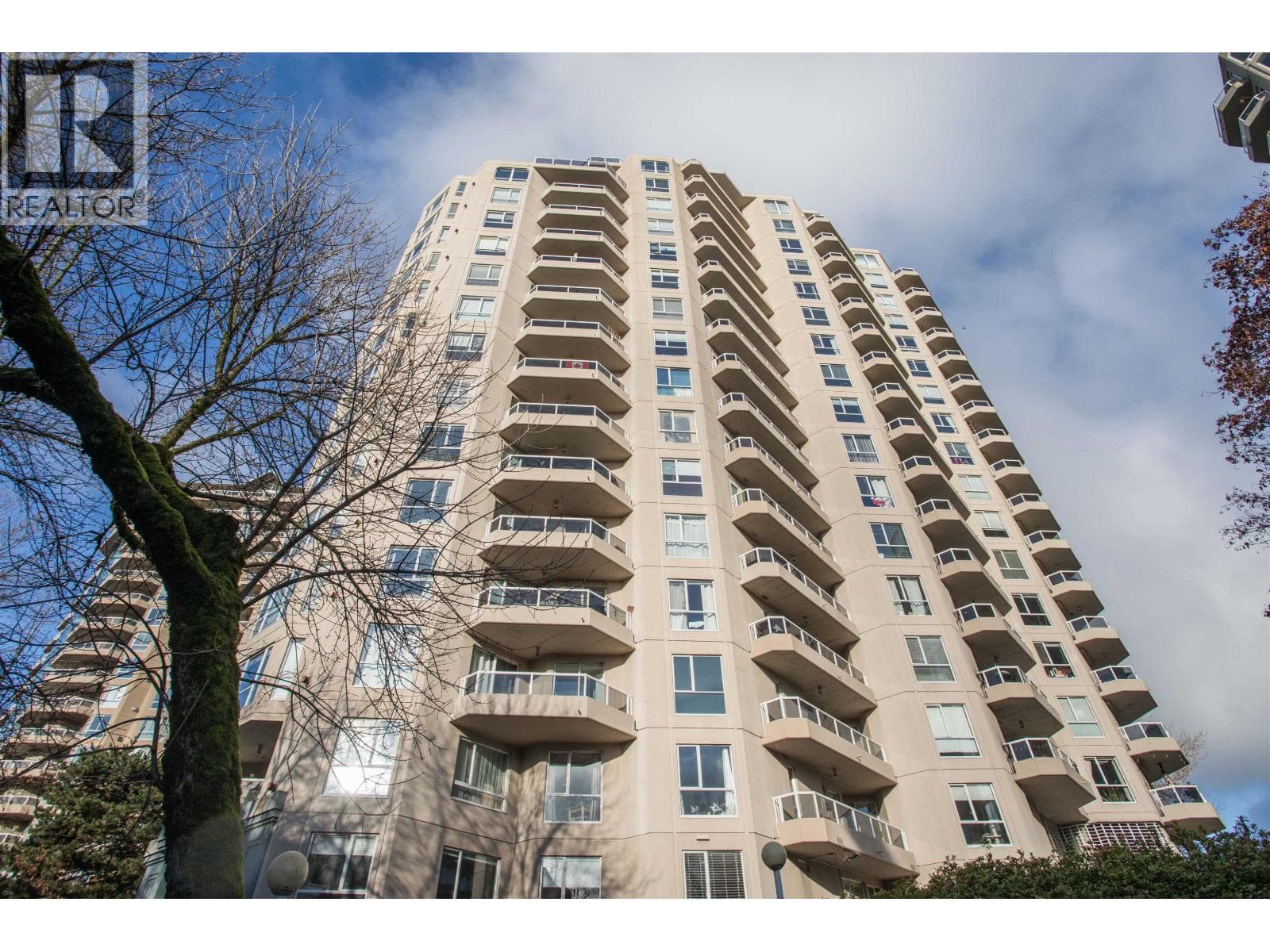 1 bed 1 bath single family at 1003 1185 QUAYSIDE DRIVE — $599,000