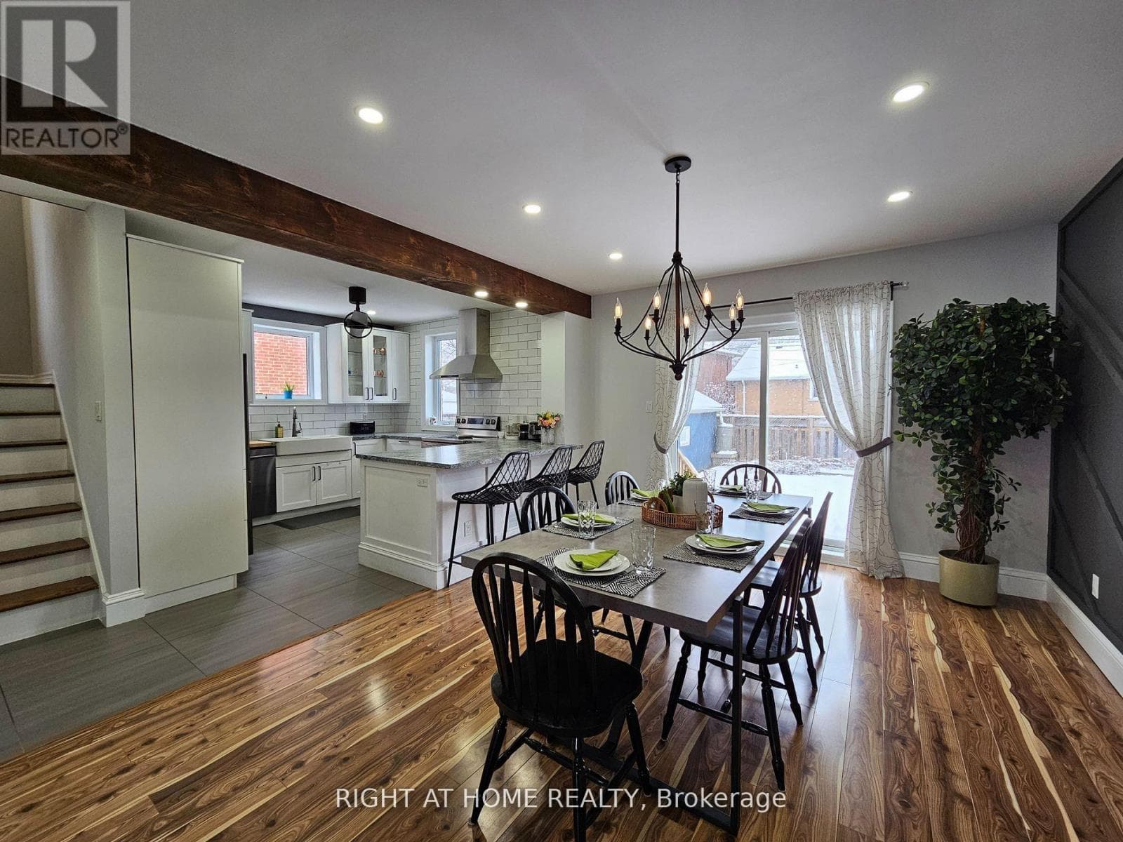 214 KENILWORTH AVENUE S photo 2