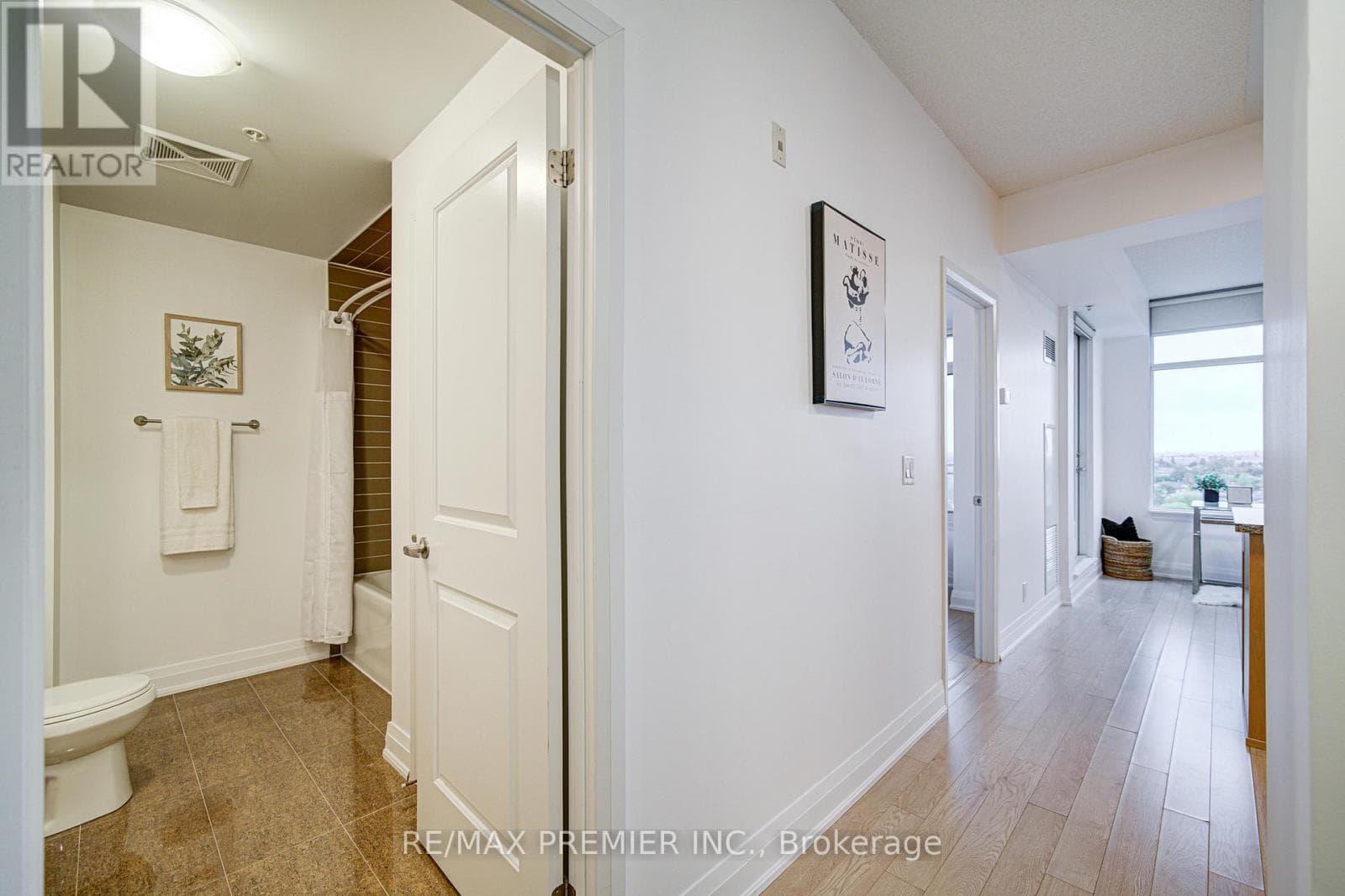 919 - 12 WOODSTREAM BOULEVARD photo 5