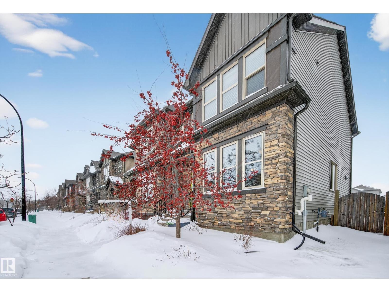 135 GILMORE WY — photo 3