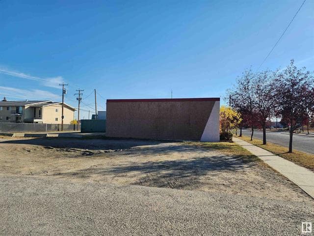 5212 52 Avenue — photo 2