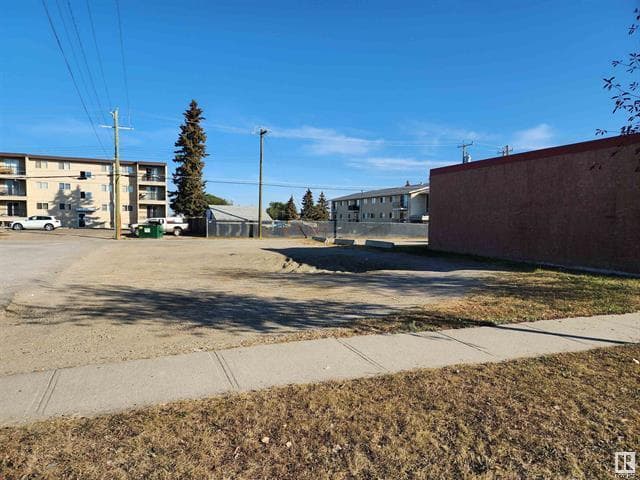 5212 52 Avenue — photo 3