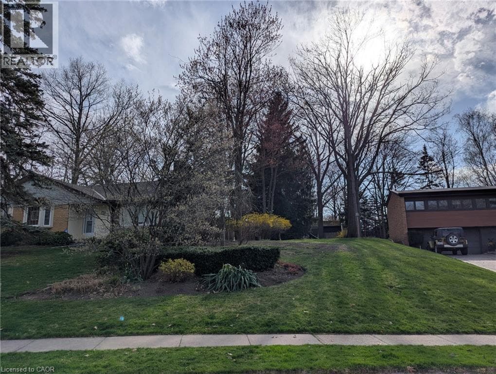 18 PARKWOOD Drive photo 3
