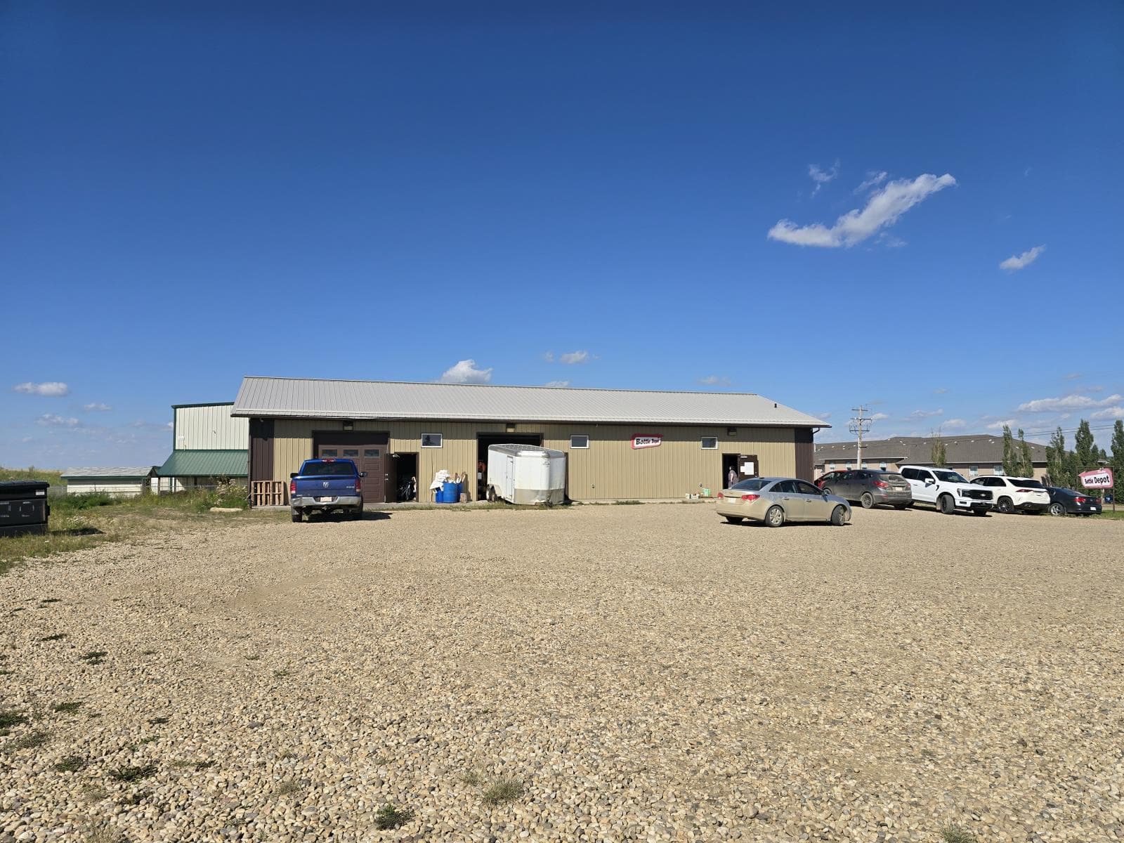 5602  44 St photo 2