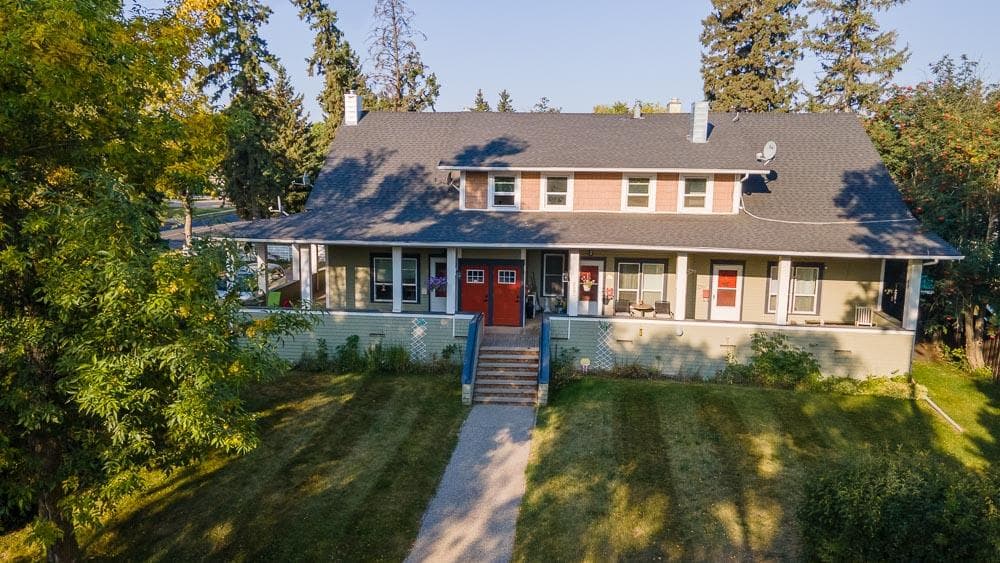 5402 47 Avenue — photo 3
