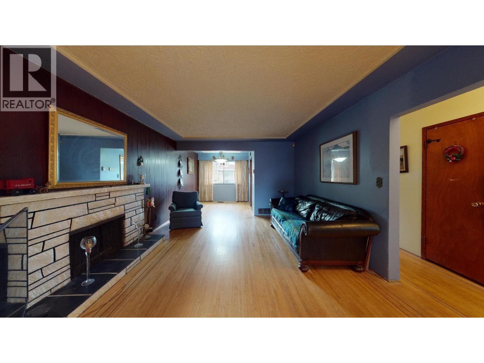 4863 RUPERT STREET photo 4