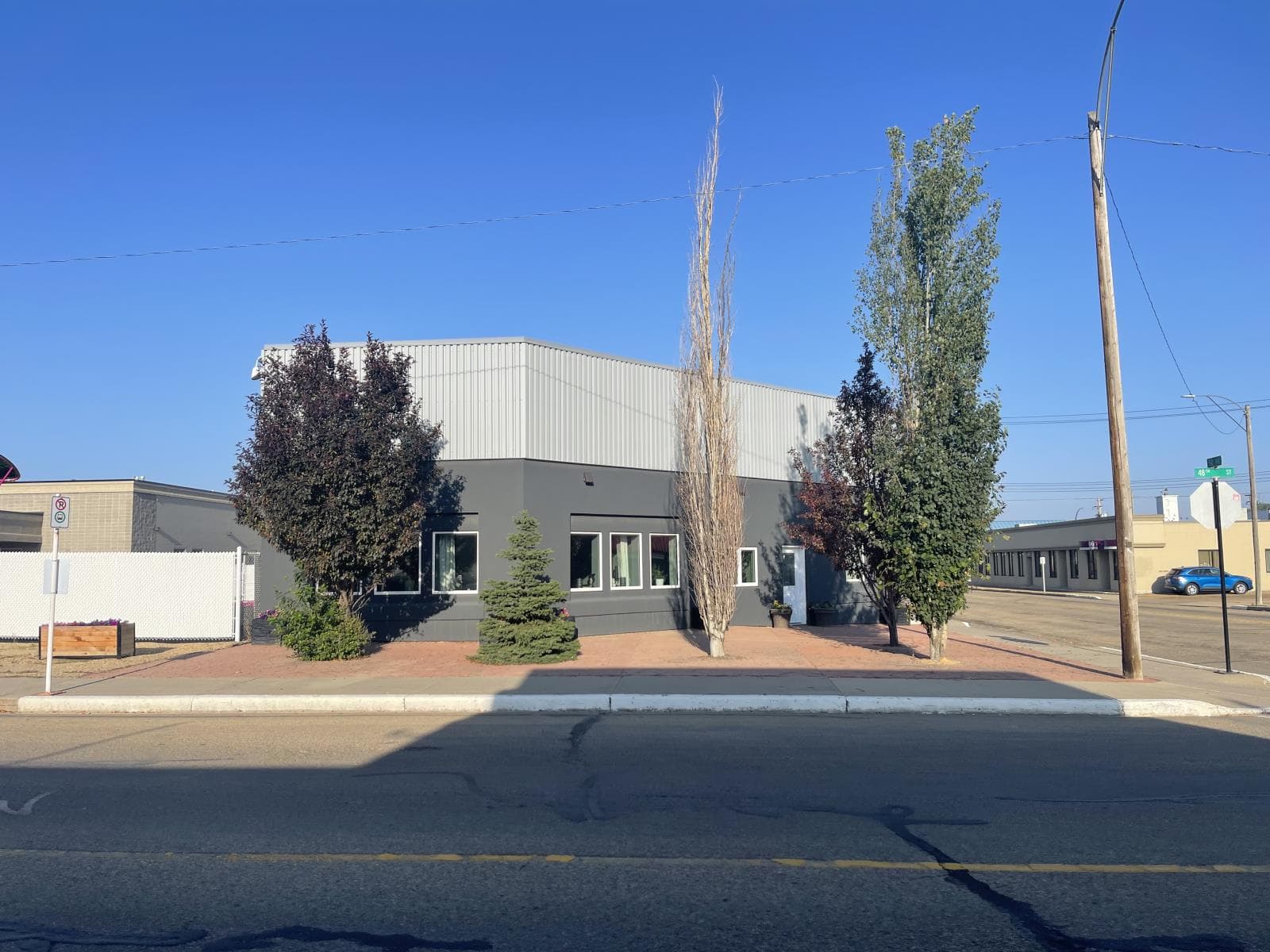 4803  50 Ave photo 2