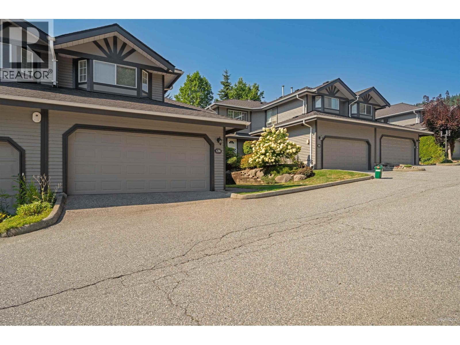 136 1685 PINETREE WAY photo 2