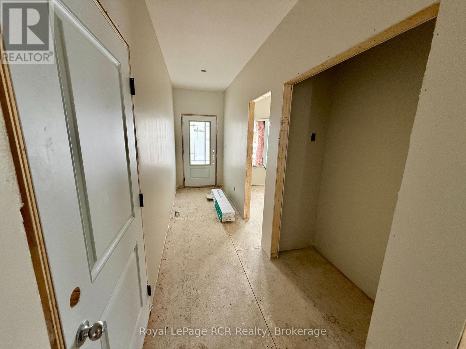 86 GRIFFITH STREET photo 4