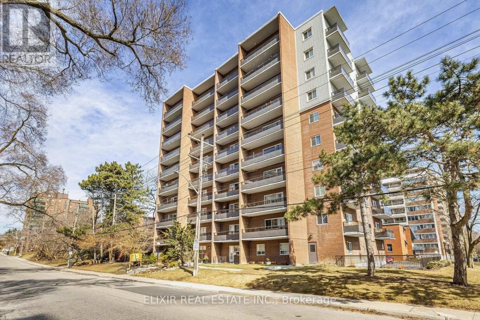 2 bed 2 bath single family at 605 - 15 ELIZABETH STREET N — $486,500