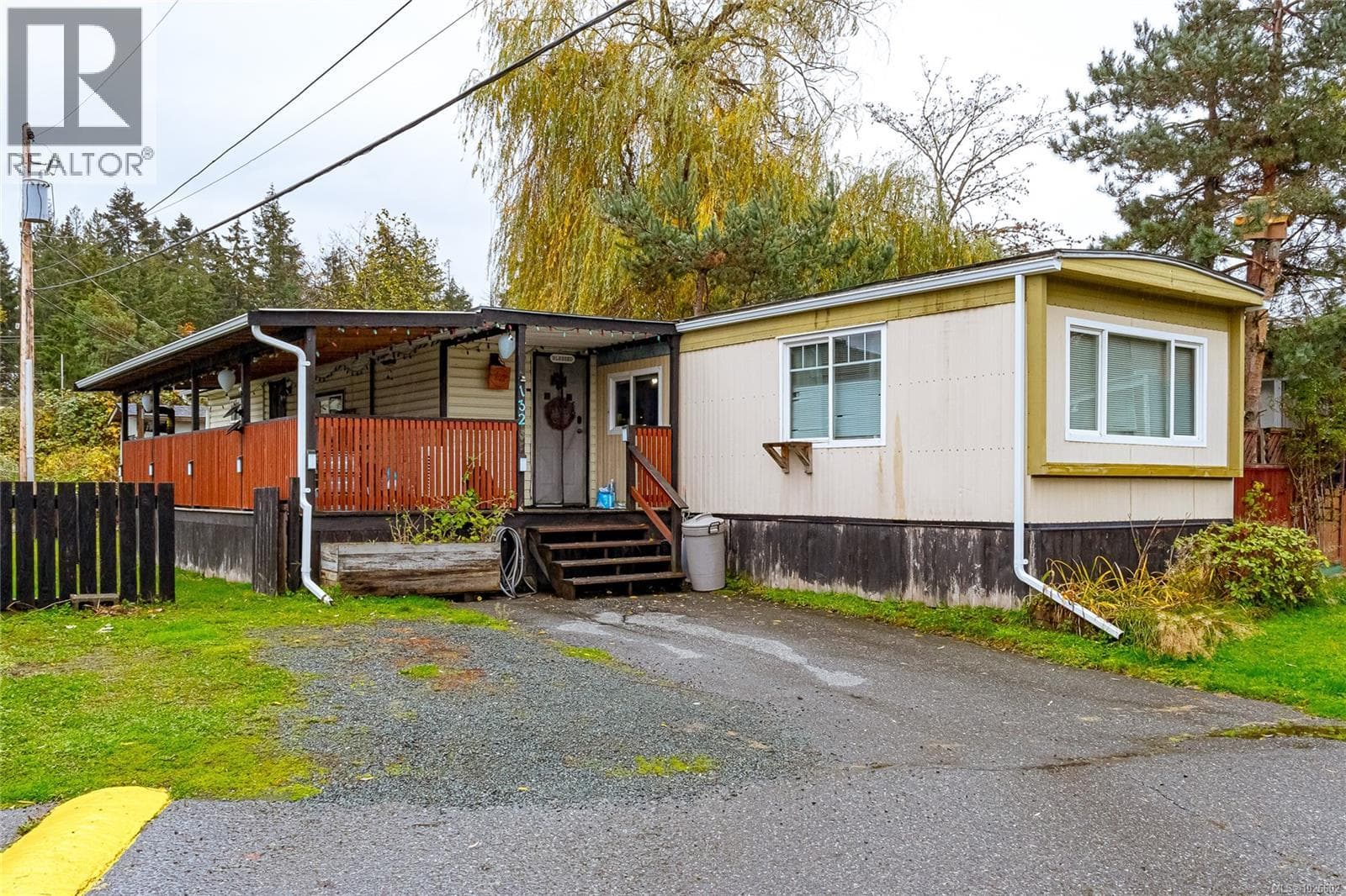 132 1753 Cecil St photo 3