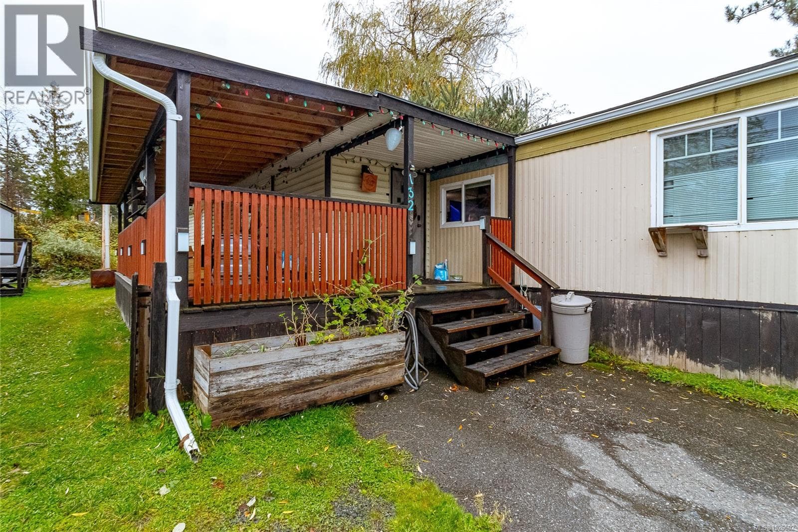 132 1753 Cecil St photo 2