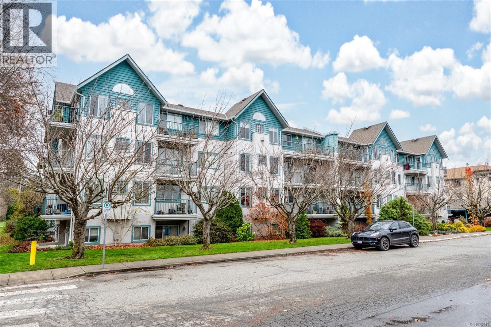 2 bed 2 bath single family at 403 275 First St — $425,000