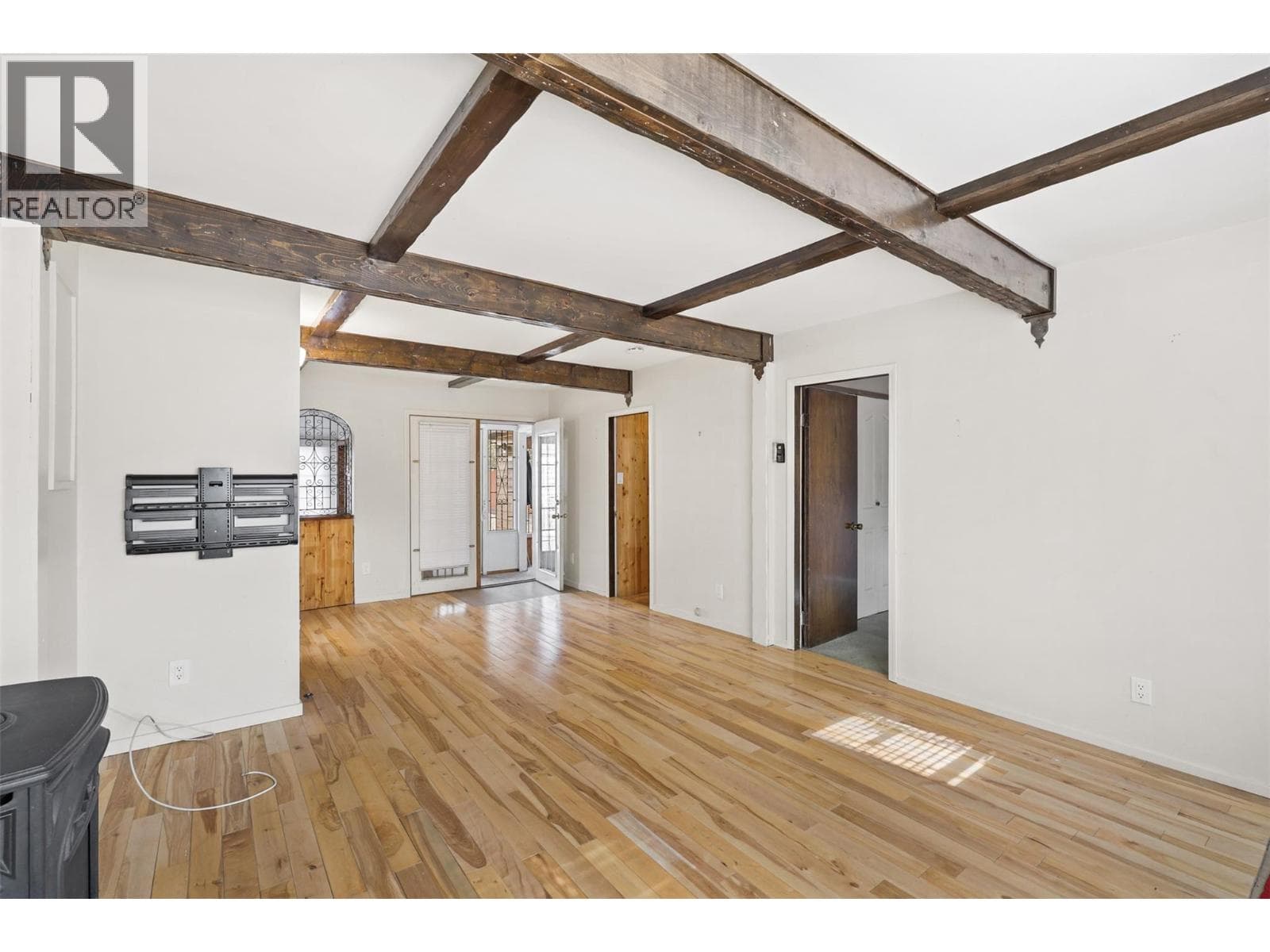 376 Alexander Avenue photo 3
