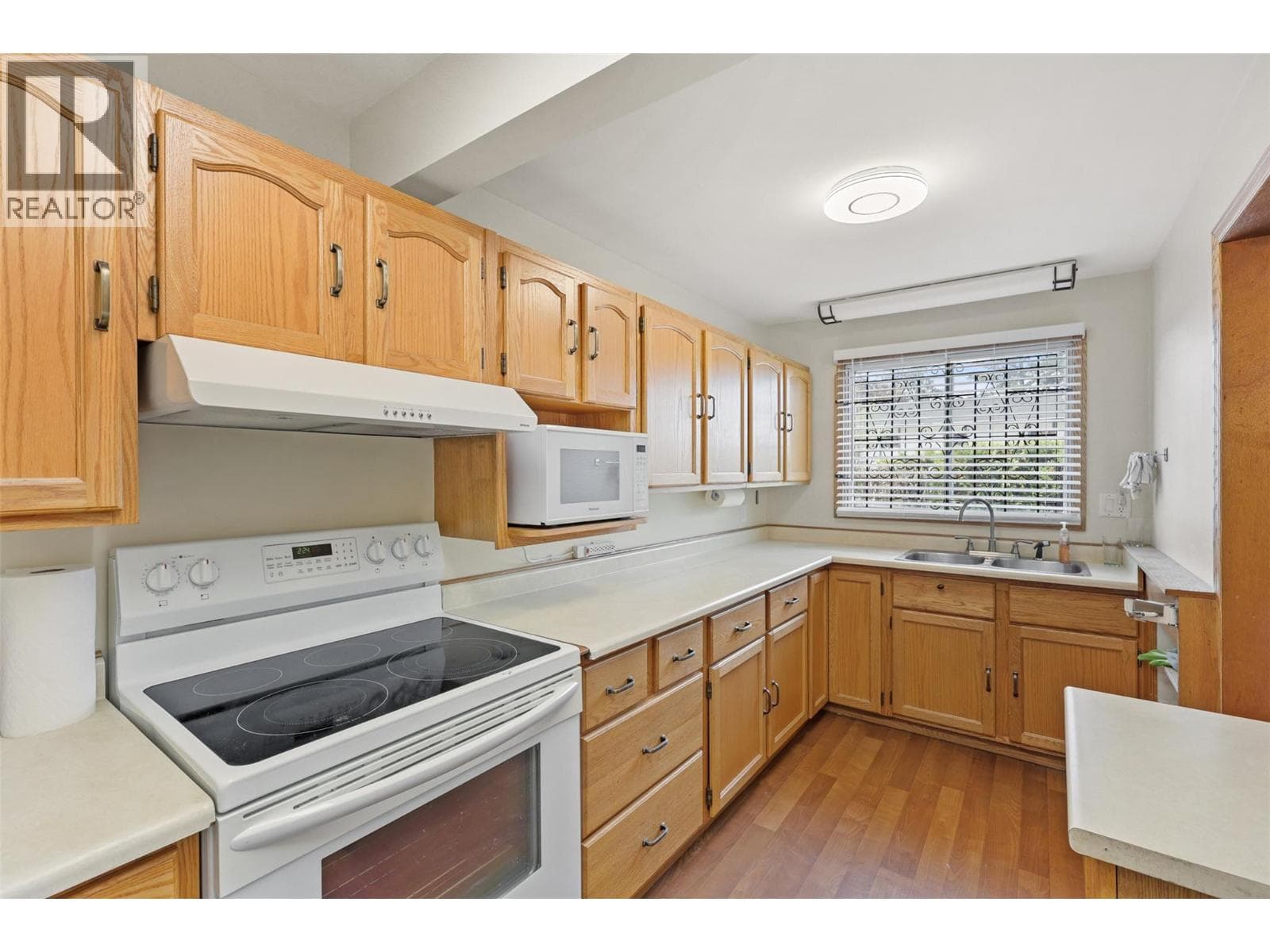 376 Alexander Avenue photo 5