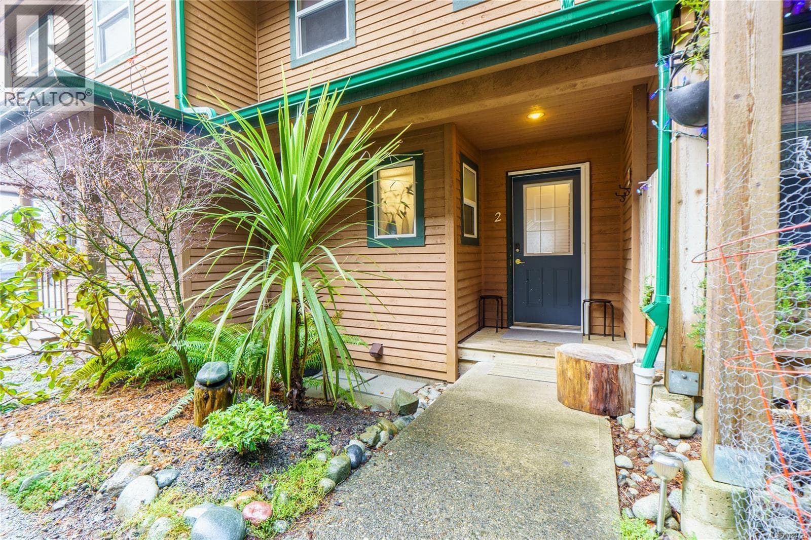2 1553 Larch Rd photo 2