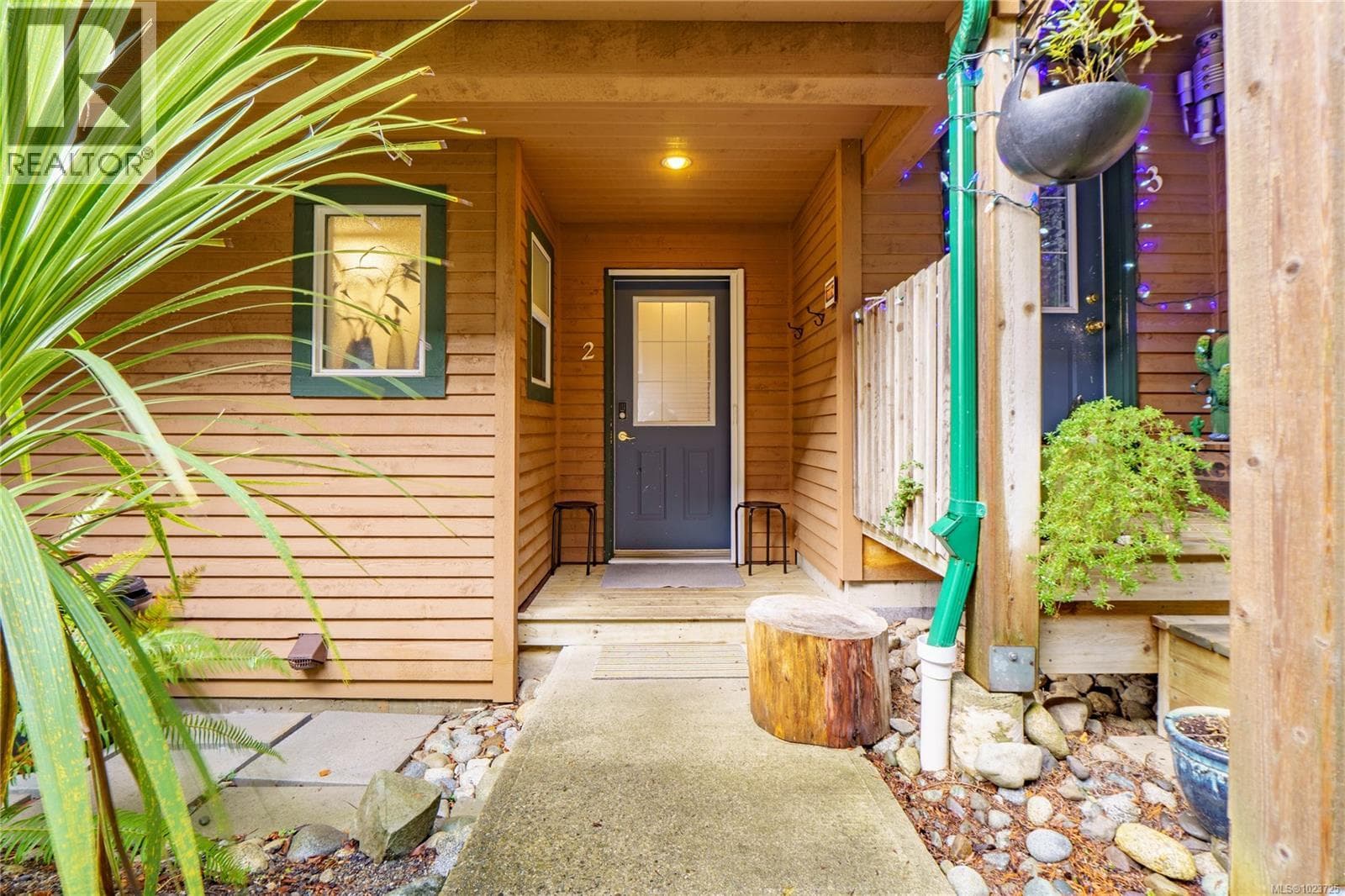2 bed 2 bath single family at 2 1553 Larch Rd — $600,000