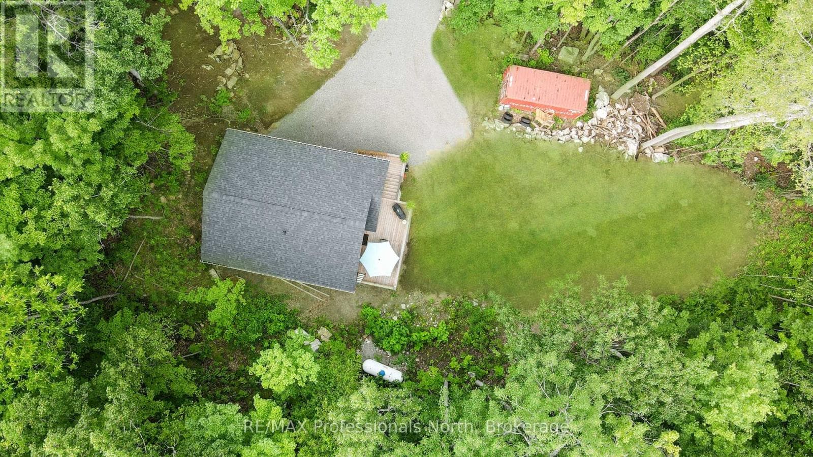 1065 HENDERSON'S ROAD photo 3
