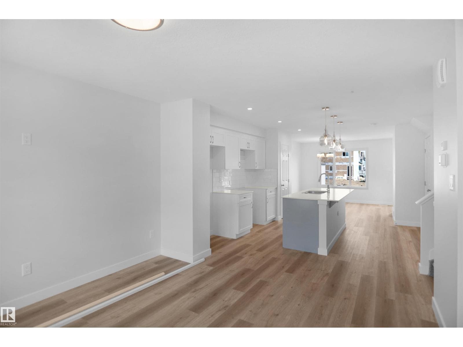 1967 210 ST NW photo 4