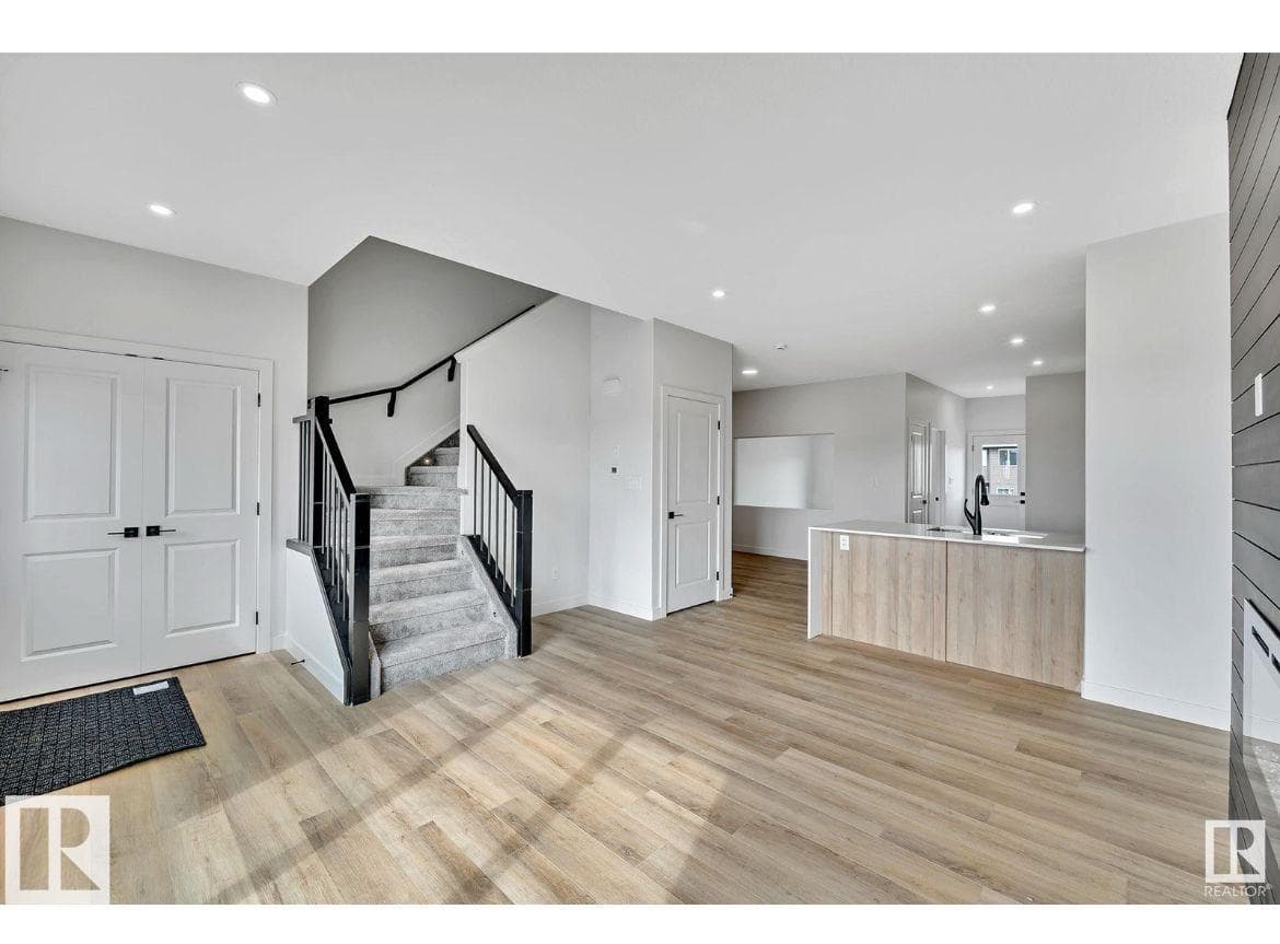 426 crystal creek LI — photo 3