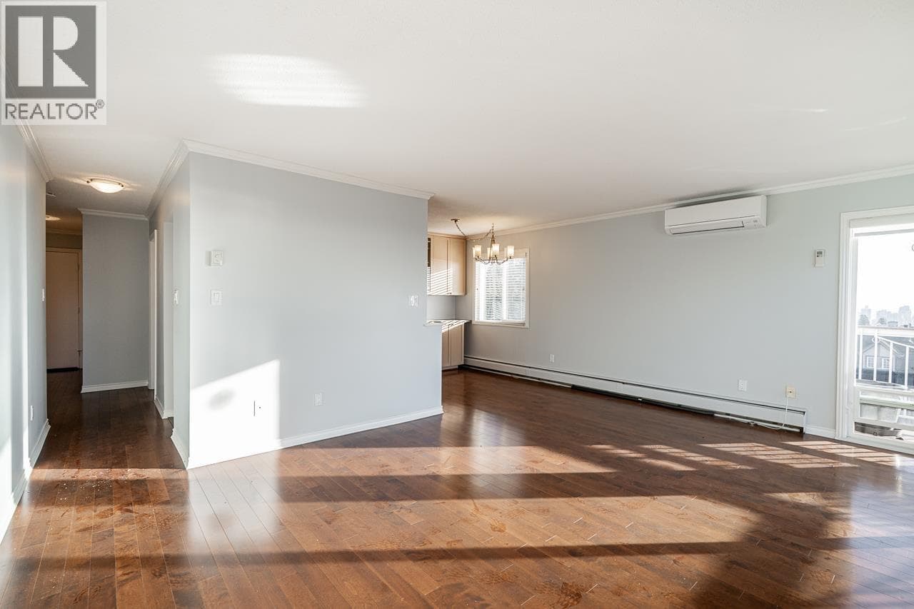 318 3080 LONSDALE AVENUE photo 4
