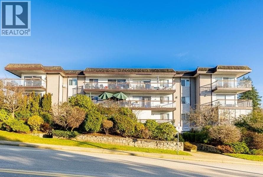 318 3080 LONSDALE AVENUE photo 2