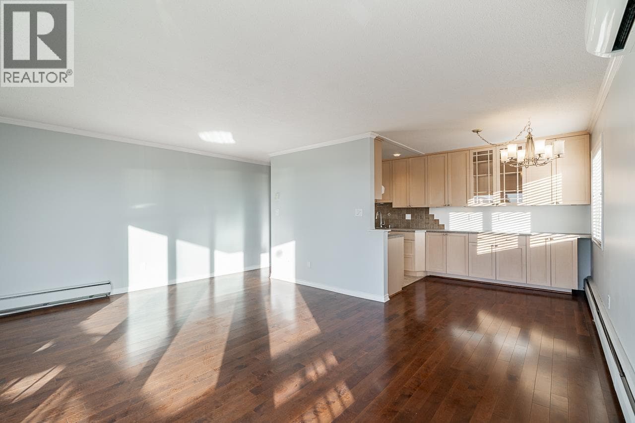 318 3080 LONSDALE AVENUE photo 5