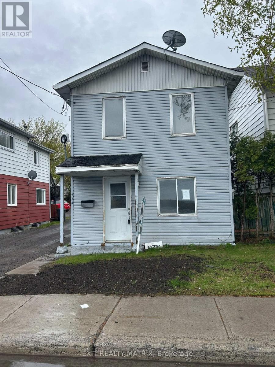 972 MAIN STREET E photo 2
