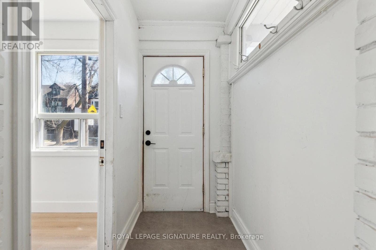 176 GILLARD AVENUE photo 2