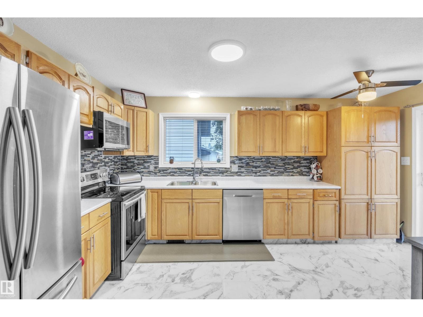 4502 49 AV — photo 2