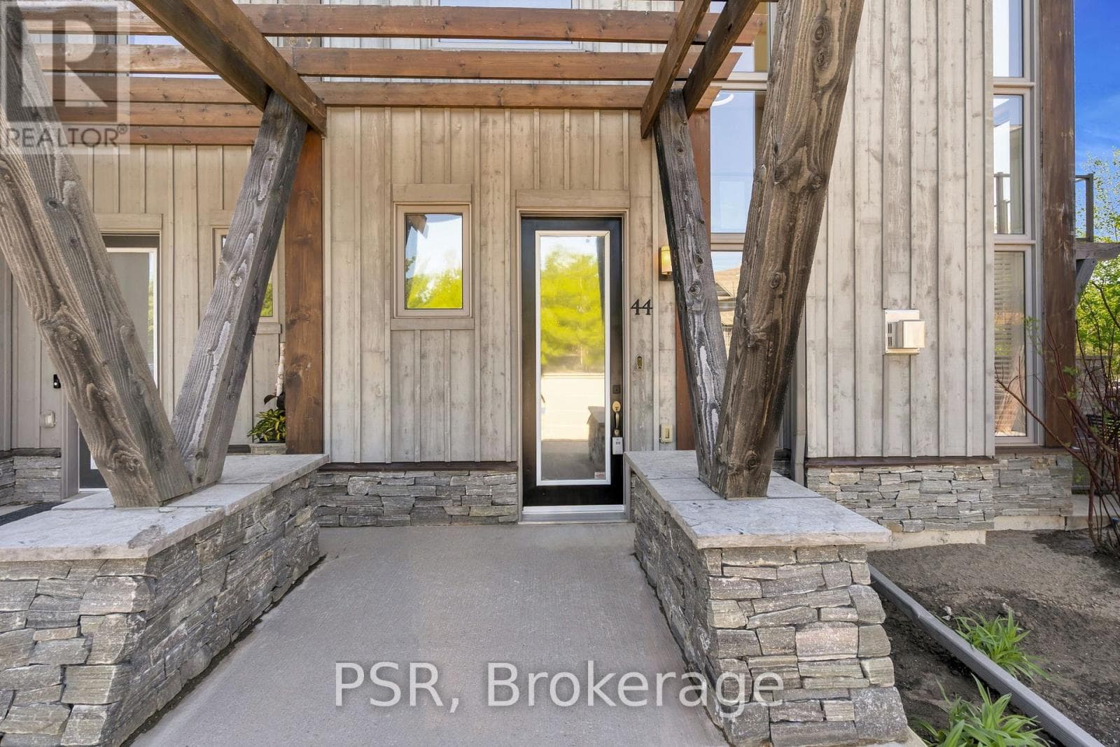 44 CARRICK TRAIL photo 5