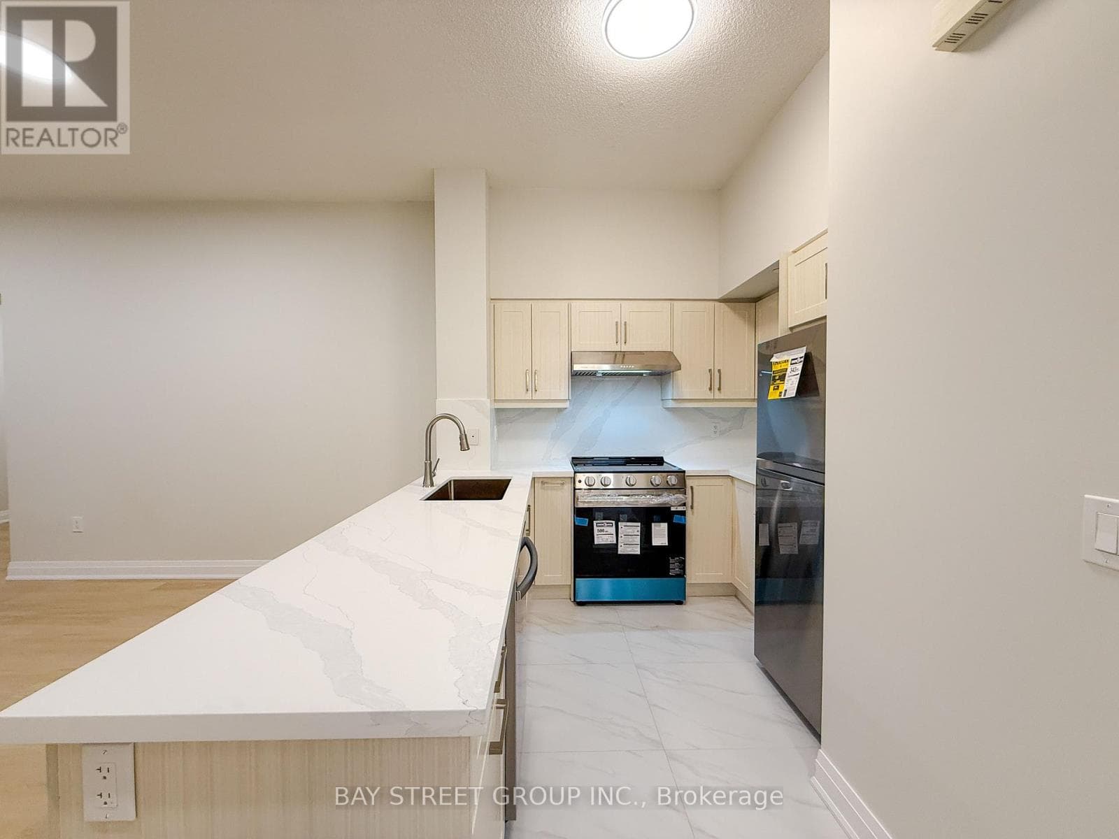218 - 1038 MCNICOLL AVENUE photo 2